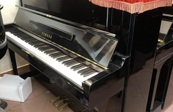Đàn Piano cơ Yamaha 