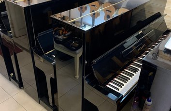 Đàn Piano cơ Yamaha 