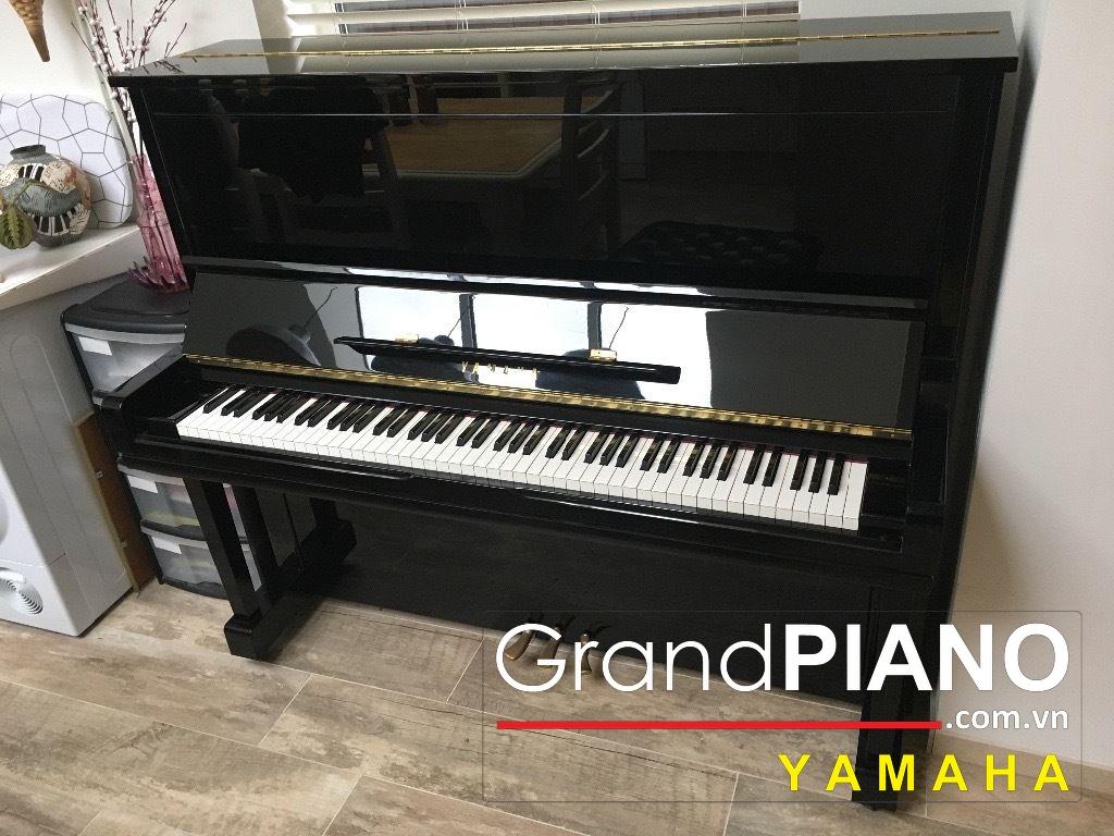 YAMAHA U300 (1) 