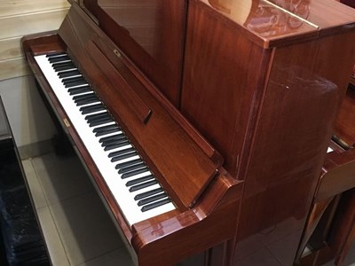 Đàn Piano cơ Yamaha W106
