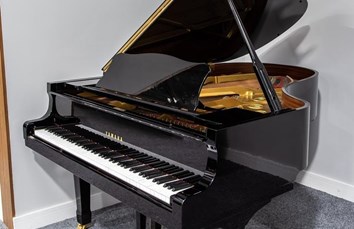 Đàn Piano YAMAHA C5 55036xx