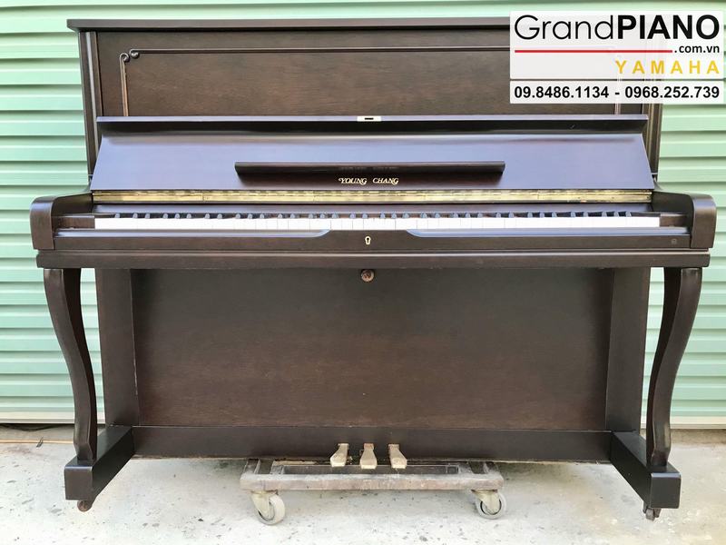 Đàn Piano YOUNG CHANG U121CD màu nâu đậm