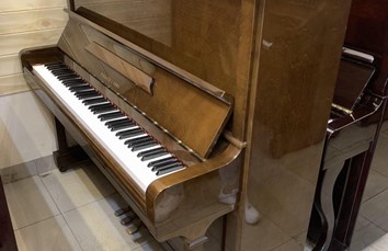 Đàn piano cơ Y.SAITO&SONS  màu nâu bóng đặc biệt!