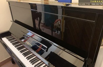 Piano cơ YAMAHA U30A màu đen bóng cao cấp